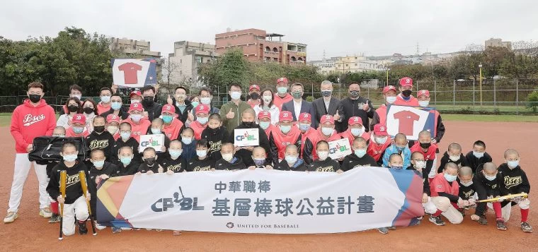 中華職棒送愛到台中北勢國中、國小。大會提供