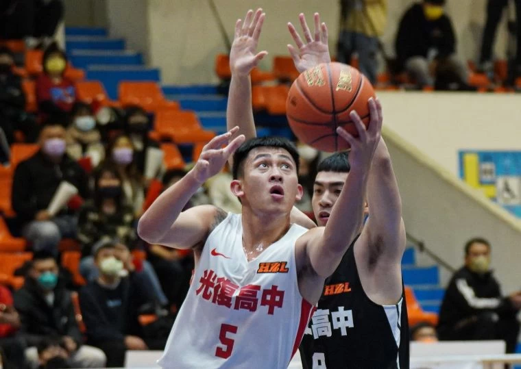 陳將双請纓抱傷復出首度替補18分鐘得12分助光復克泰山第2勝。大會提供