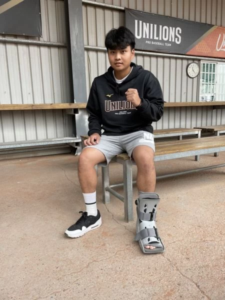 楊竣翔春訓扭傷左腳。