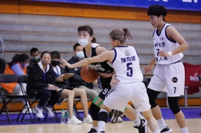 臺灣科大陳芷英14分11籃板5抄截。大會提供