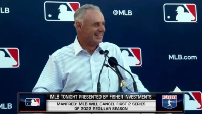 大聯盟主席曼佛瑞德(Rob Manfred)成為焦點。摘自Michael Mayer推特