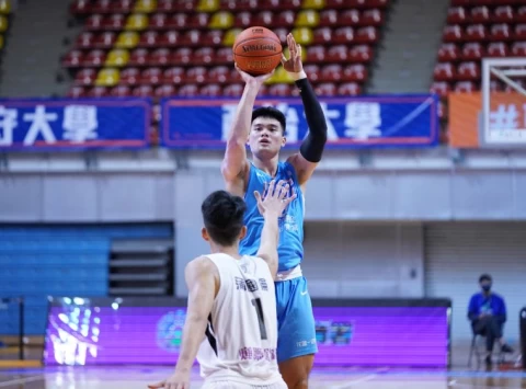 健行科大陳范柏彥29分13籃板，生涯500籃板達成。大會提供