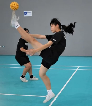 屏縣萬丹A蔡庭玉演出倒掛金鉤。大會提供