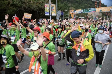 2021雲朗觀光太魯閣峽谷馬拉松今晨熱鬧登場,吸引上萬名跑者熱情參與。花蓮縣政府提供