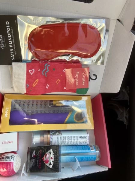 這一箱冠軍獎品,讓范迪克拿到也傻眼。摘自范迪克推特