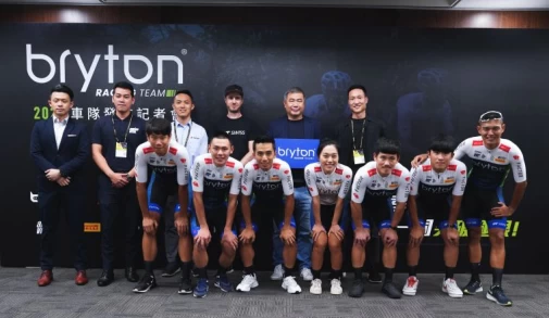 Bryton Racing Team與所有贊助商合照。官方提供