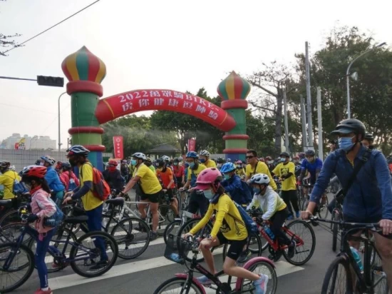 萬眾騎bike-參與者啟程。台中運動局提供