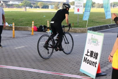 選手轉換竹自由車。(台北市體育局提供)