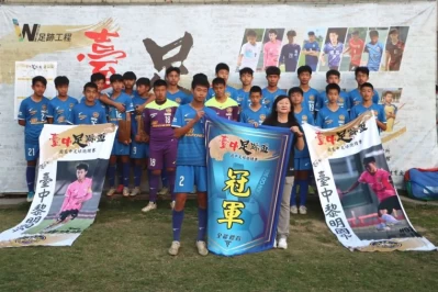 黎明國中2勝1平進決賽，再以2-0擊敗潭秀國中奪得冠軍。楊勝凱／攝