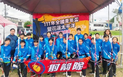 地主花蓮中華國小射箭隊展現無窮潛力，射下女子個人及團體對抗賽雙銀佳績。中華國小提供