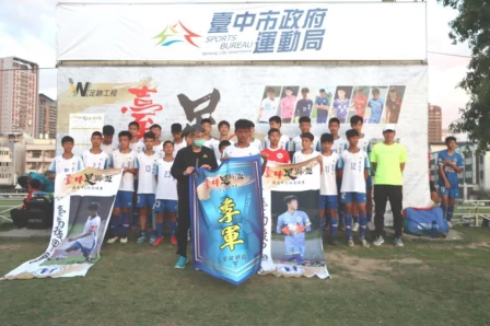 後甲3-0勝阿蓮獲季軍,兩隊總教練都滿意。楊勝凱/攝
