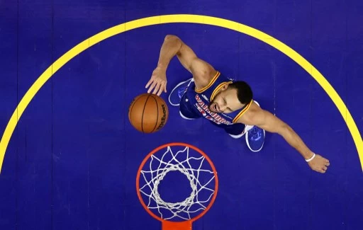 勇士主將柯瑞(Stephen Curry)得分尤其是外圍攻擊效率復甦。法新社