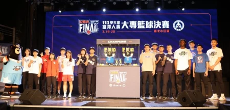 大專籃球聯賽一級男女4強合照。李天助攝