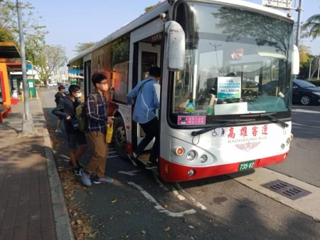 免費接駁專車載你看比賽!高雄運發局提供