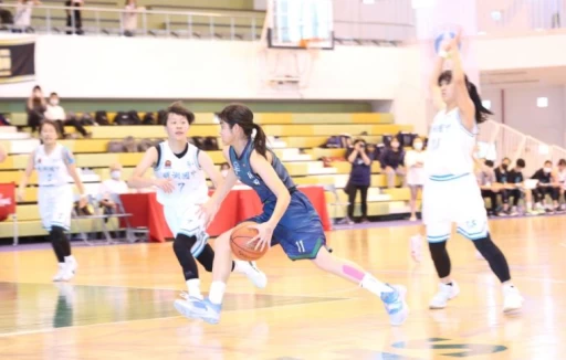 國風林宇涵運球切入,吸引明湖三人包夾。大會提供