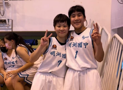 決勝期聯手助明湖逆轉晉八強的兩大功臣詹凱淇（左）、吳婧瑀。大會提供