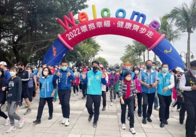 2022環抱幸福·健康齊步走,花蓮市長魏嘉賢陪伴千名鄉親作伙逗陣行。花蓮市公所提供