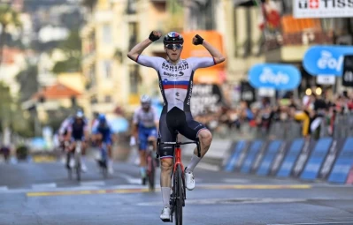 通過擅長的下坡段取得領先,終場莫霍里奇以單飛的姿態進站。Sprint Cycling提供