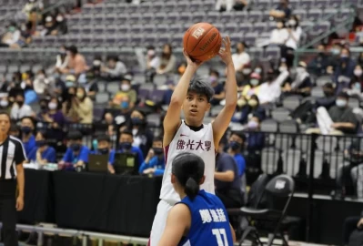 佛光大學王竫婷32分13籃板,達成生涯700籃板。大會提供