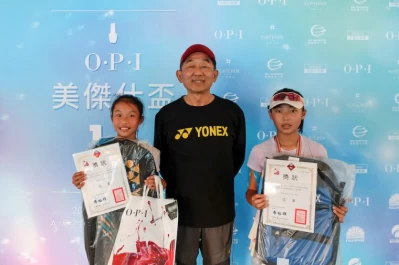 12歲女單冠軍江采蓉(左)/亞軍崔悅容(右)。海碩整合行銷提供