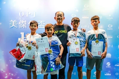 12歲男雙冠軍蔡秉寰/曾彥嘉(左)、亞軍詹曜軒/林郁敏(右)。海碩整合行銷提供
