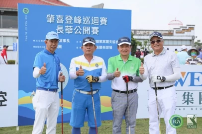 開球儀式貴賓(左起)TPGA理事長陳榮興、長華集團總裁黃嘉能、長華集團獨立董事洪嘉鍮、信誼高爾夫球場總經理林壬林。TPGA提供/葉勇宏攝