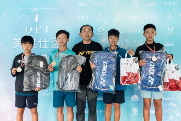 14歲男雙冠軍曾子淵/李家穎(右)、亞軍陳泓叡/林豪鈺(左)。海碩整合行銷提供