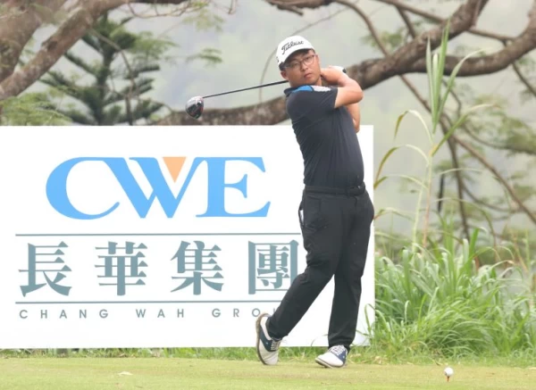 第二回合劉嚴鴻打出67桿兩天以(-8)暫並列第一。鍾豐榮攝影