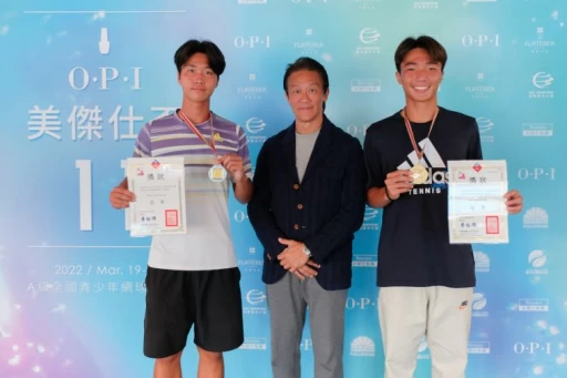 18歲男單冠軍王愷翊（右）、亞軍邱川育（左）。海碩整合行銷提供
