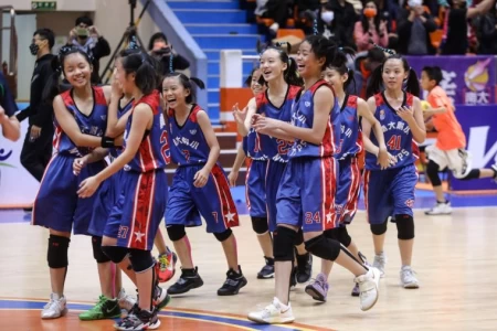 南大附小於六女甲2封后。方敬攝