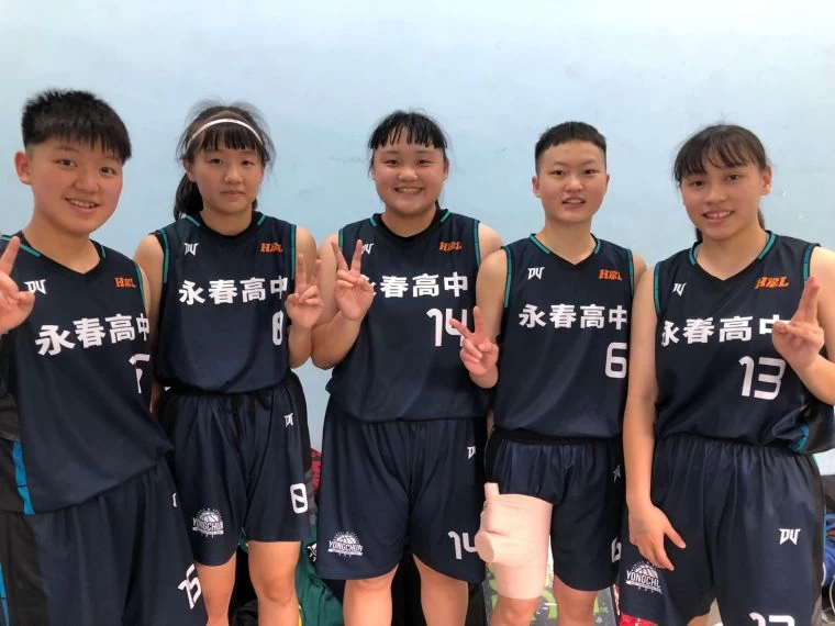 永春不動先發鐘聆恩(左起)林德欣、李思錡,呂秀詔、陳翊嘉功在迄今1敗。大會提供