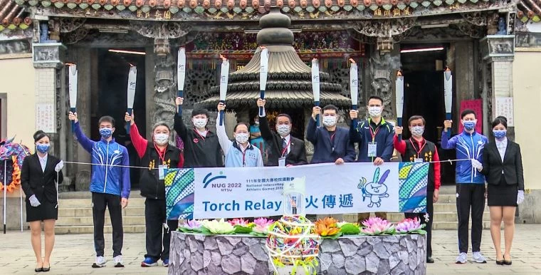 111年全國大專校院運動會點燃聖火大合照。大會提供