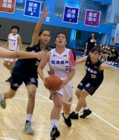 龍津中鋒吳郡淇15分。大會提供