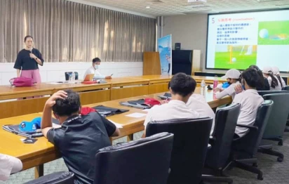 台灣體育大學運動諮商權威莊艷惠教授,講授高爾夫的專業心理課程。東華大學提供