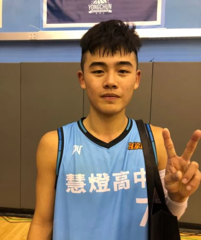 慧燈致勝第一功李書丞攻守俱佳。大會提供