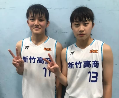竹商一、二姊鄭芯昀(右)、林慈筠。大會提供