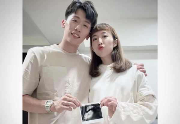 李智凱與老婆共同宣布喜訊。摘自李智凱臉書
