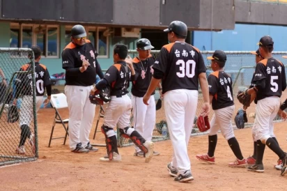崇學以4比0完封勝搶進八強。大會提供