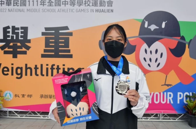花蓮縣富源國中選手馬思瑤勇奪銀牌,3破大會紀錄。蔡宗憲攝