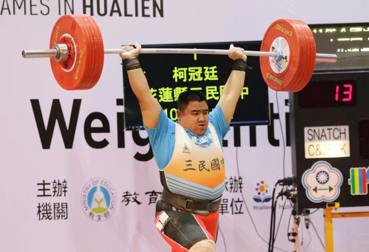 柯冠廷挺舉第三次試舉130公斤的驚天一舉,突破他個人最佳成績125公斤。蔡宗憲攝