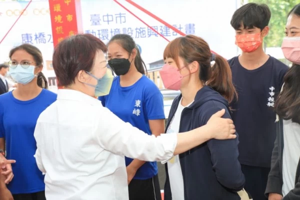 台中市長盧秀燕今(20)日主持南區康橋水域運動環境設施開工典禮。台中市運動局提供
