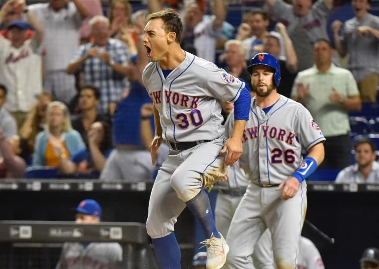 明星外野康佛託(Michael Conforto)才剛拒絕合約就報踃。摘自康佛託IG