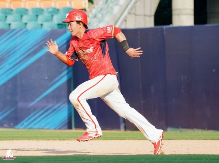 張祐銘4打數敲出3安打,貢獻2分打點,獲得單場MVP。取自味全龍FB