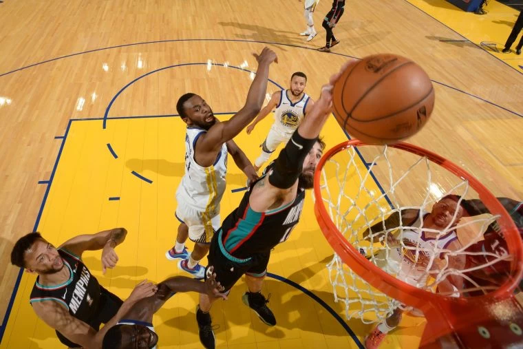 大中鋒瓦蘭丘納斯(Jonas Valanciunas),得26分中,除了罰球偏低之外,得分效率可說是威脅性十足。摘自瓦蘭丘納斯推特