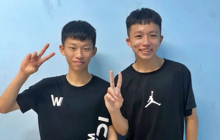 左營國中李沛恩(右)、隊友劉宥緯(左)。(中華民國五人制足球協會提供)