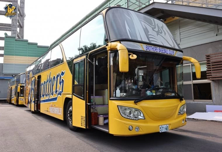 中信兄弟已搭車抵達天母球場,收到消息後原車折返。中信兄弟提供