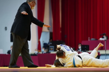  香港籍政治大學選手游昊晴在一般女子組第二級金牌戰取得壓制勝。陳明成攝