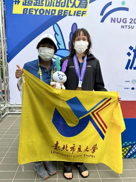 劉姵吟首度奪下200混金牌。許志傑提供