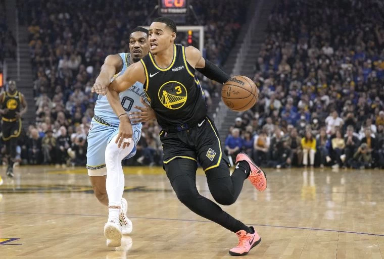 板凳上的殺手普爾(Jordan Poole),全場27分中可說投射效率極為高效。法新社