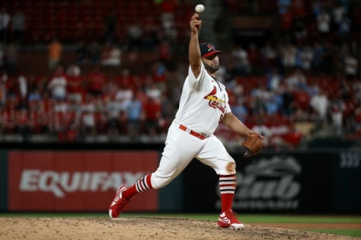紅雀準名人堂老將普荷斯(Albert Pujols)生涯第一次上場投球。法新社